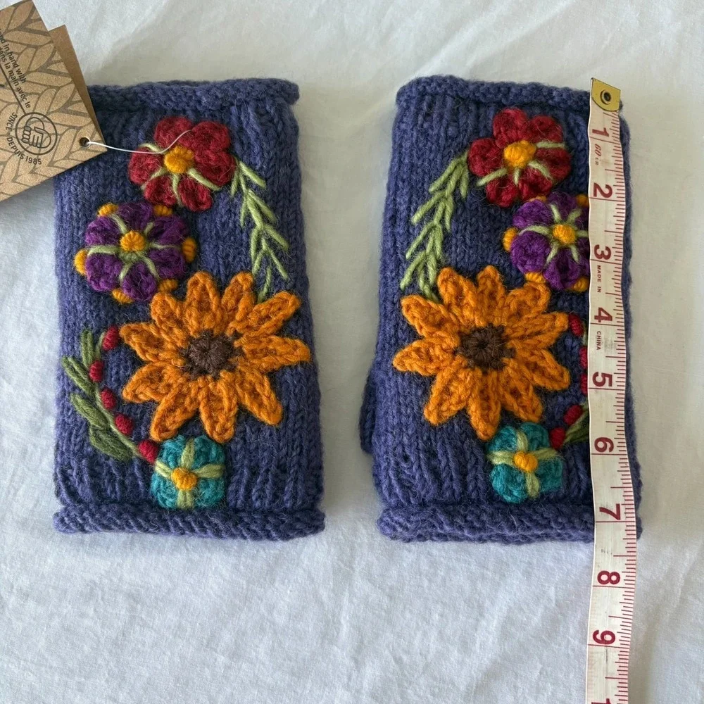 NWT Lost Horizons Handcrafted Womens Blue Knit Flower Petite Fleur Handwarmers